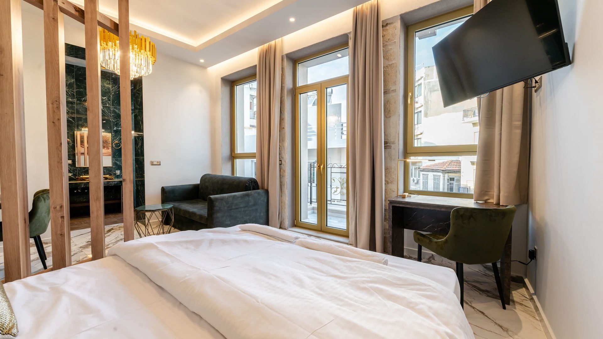 Euphoria Gold – Luxury Suite
