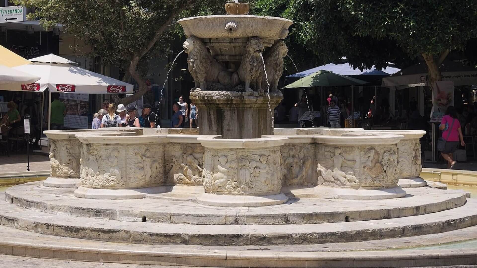 Πλατεία Λιονταριών – Συντριβάνι Μοροζίνι